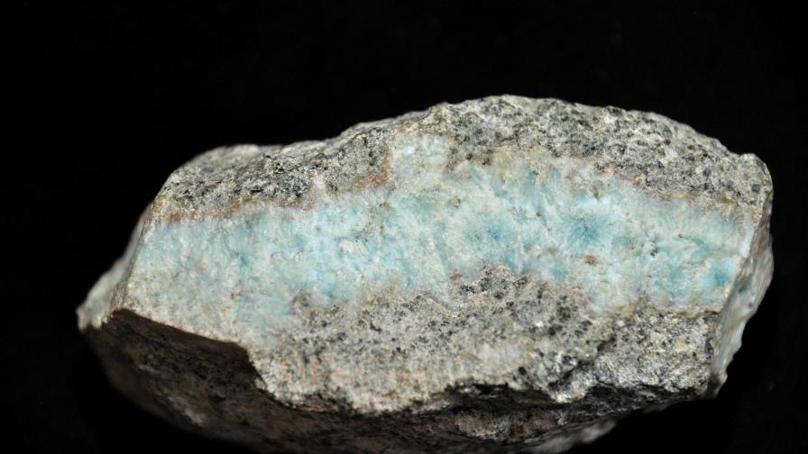 República Dominicana establece Día Nacional del Larimar