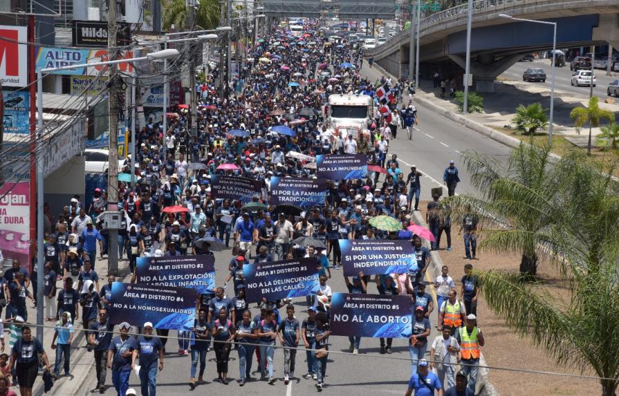 Iglesia marcha con miles de feligreses contra la corrupción e  impunidad