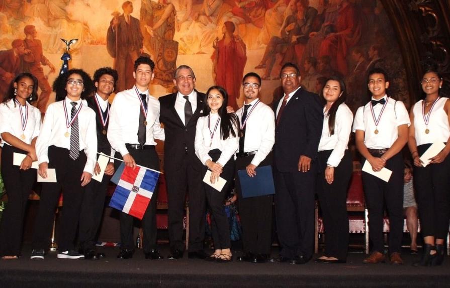 Vendrán al país estudiantes reconocidos por el Consulado dominicano en Nueva York 