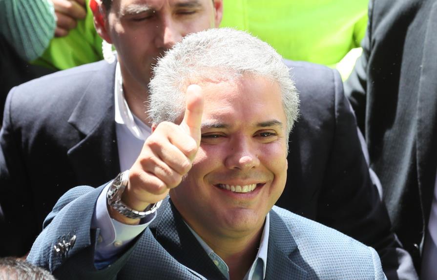 Duque lidera votación en Colombia según el primer boletín oficial