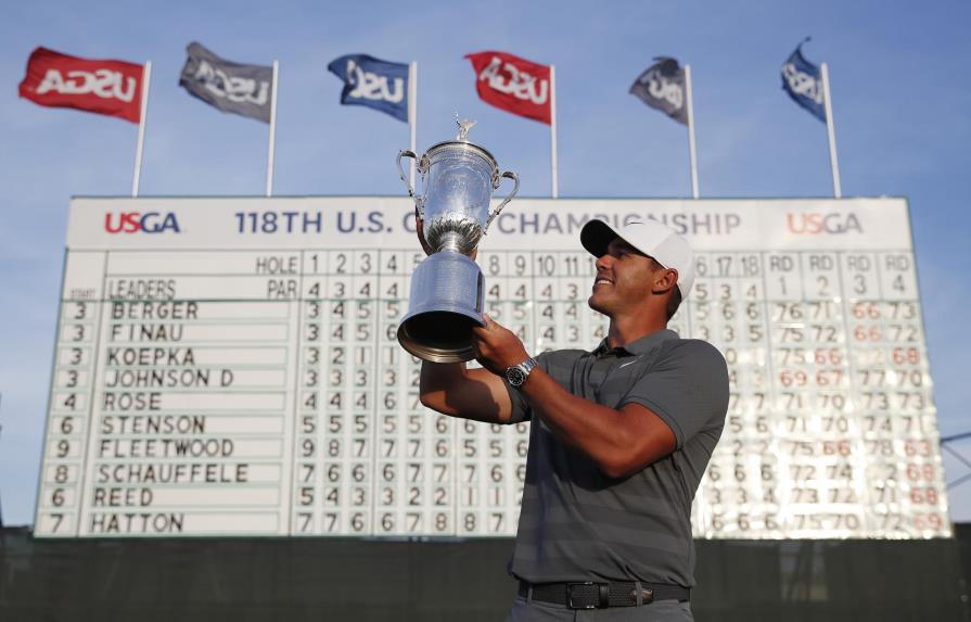 Brooks Koepka gana segundo título consecutivo en el US Open de golf