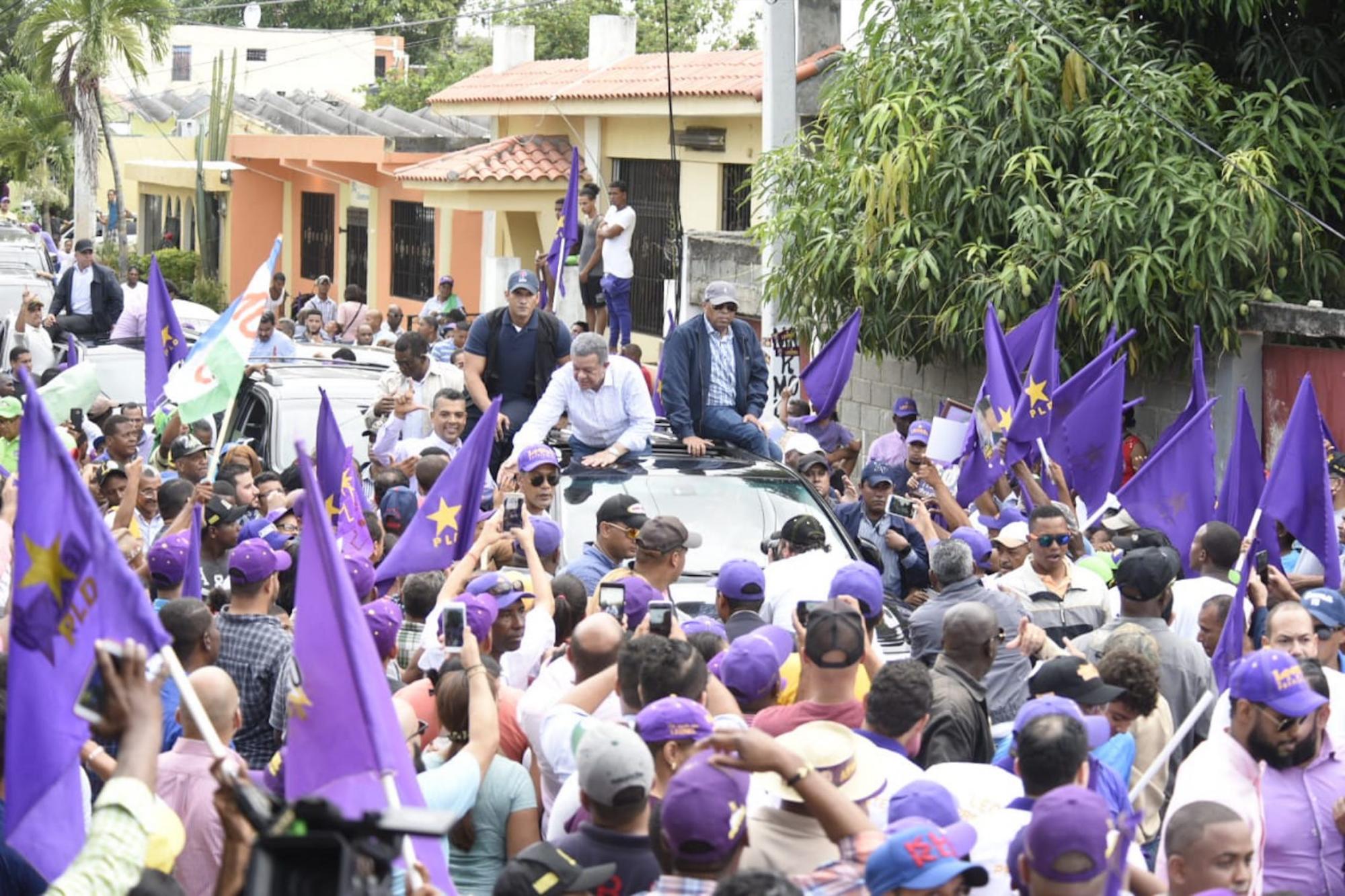 Decenas de personas acompañaron al exmandatario.