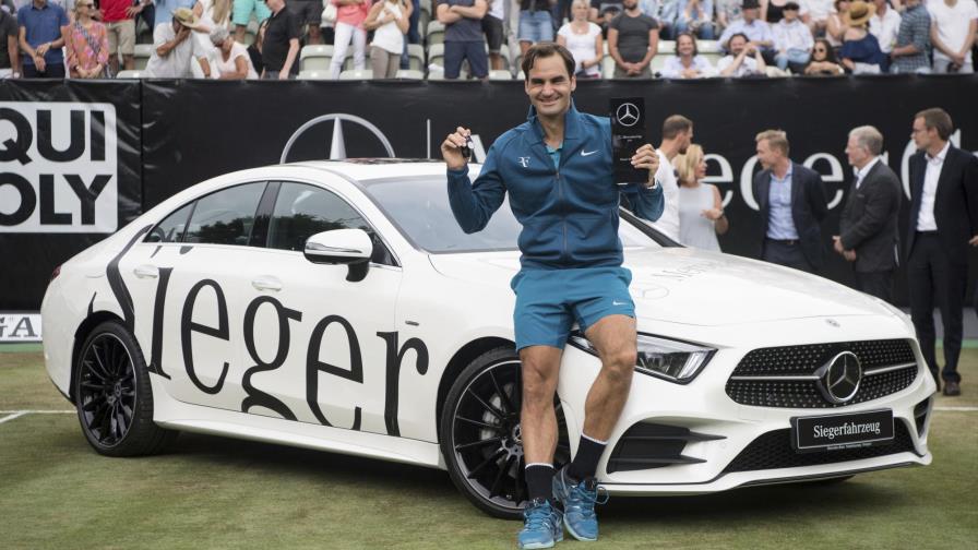 Federer, de nuevo número 1 mundial, consigue su 98º título ATP en Stuttgart