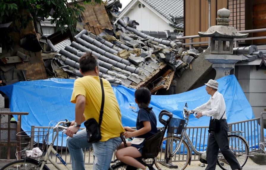 Fuerte sismo deja tres muertos y 300 heridos en Japón