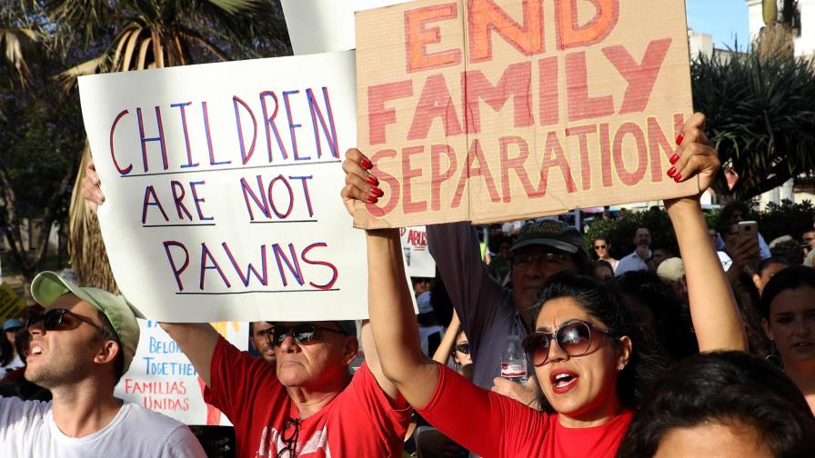 Separación de familias migrantes divide a los republicanos