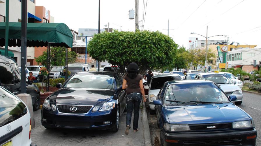 Falta coordinación para resolver estacionamiento en calles ciudad Falta coordinación para resolver estacionamiento en calles ciudad