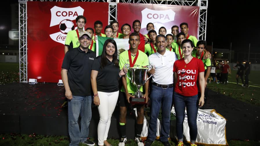 Los colegios Saint Thomas y Saint Joseph conquistaron los títulos nacionales de la Copa Coca-Cola Los colegios Saint Thomas y Saint Joseph conquistaron los títulos nacionales de la Copa Coca-Cola