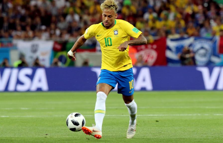 Neymar se entrena tras decepcionante debut de Brasil en el Mundial