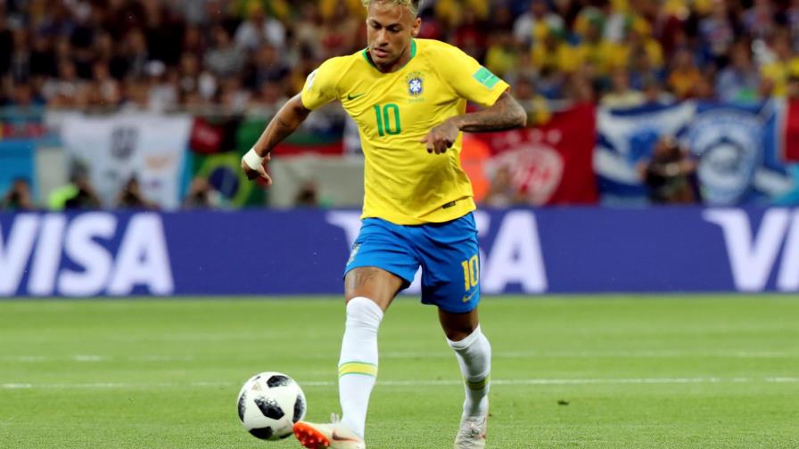 Neymar se entrena tras decepcionante debut de Brasil en el Mundial