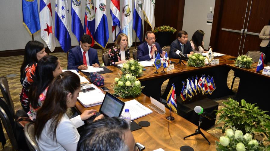 Estévez advierte habrá sanciones drásticas para el corte guaconejo Estévez advierte habrá sanciones drásticas para el corte guaconejo