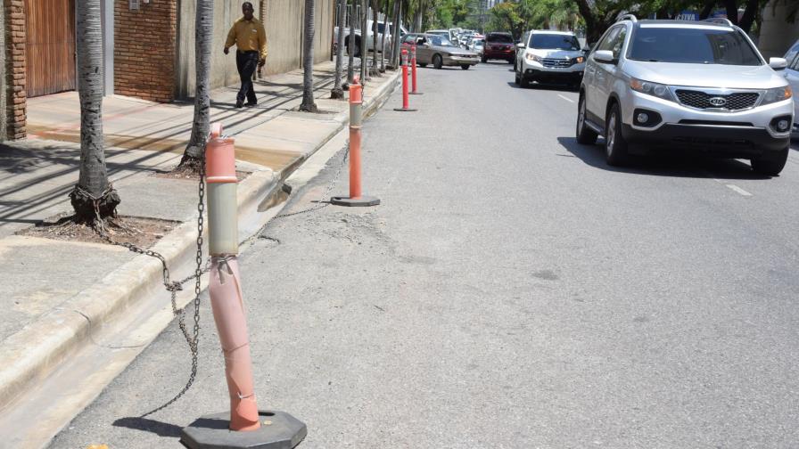 Falta de autoridad aumenta problema de parqueo en calles de Santo Domingo Falta de autoridad aumenta problema de parqueo en calles de Santo Domingo