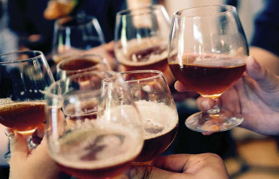 Más de una bebida alcohólica al día aumenta el riesgo de mortalidad y cáncer