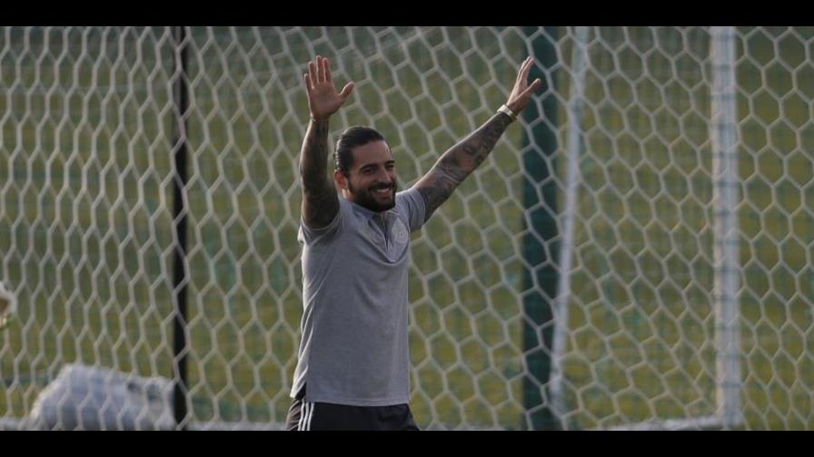 Maluma muestra rostro feliz luego de robo en Moscú