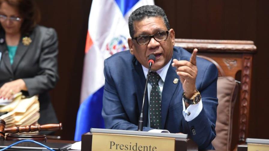 Diputados aprueban resolución pidiendo igualar precio de los documentos que emiten consulados