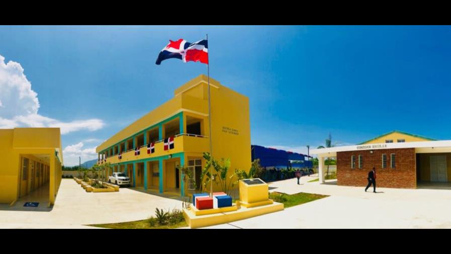 Danilo Medina entrega escuela y dos estancias infantiles en Puerto Plata