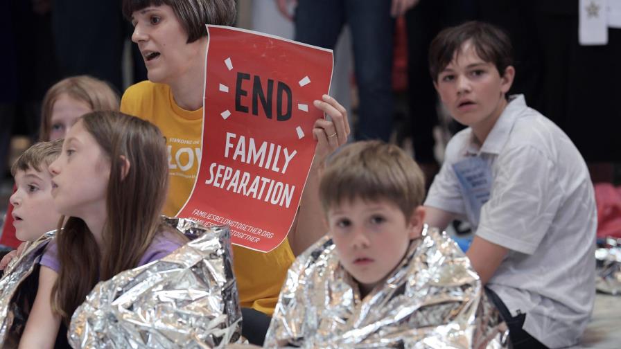 Acuerdo sobre menores migrantes en EE.UU. afronta un duro obstáculo legal