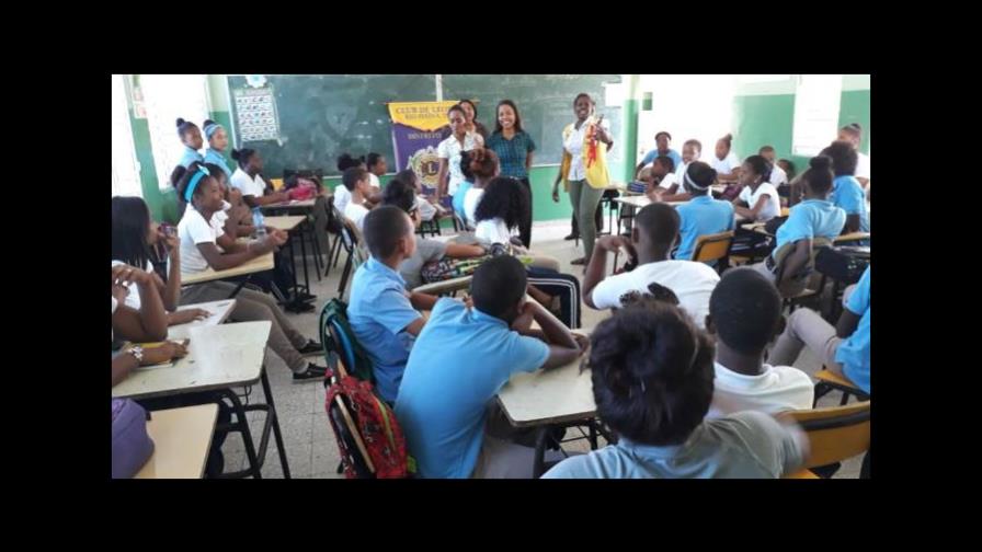 Estudiantes se preparan por Pruebas Nacionales Estudiantes se preparan por Pruebas Nacionales