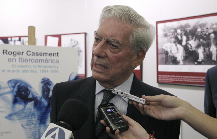 Vargas Llosa es dado de alta tras caída