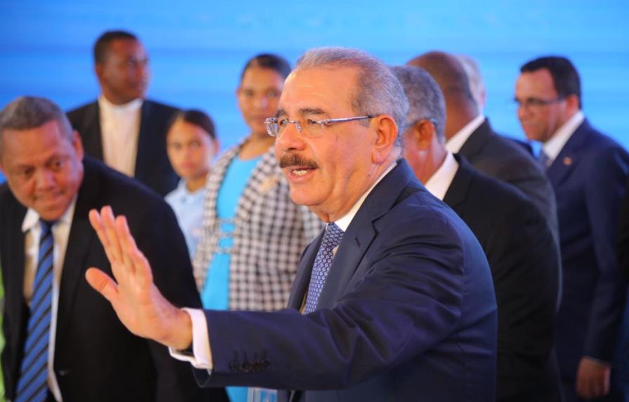 Presidente Medina inaugura un liceo para 875 estudiantes en Santo Domingo Este 