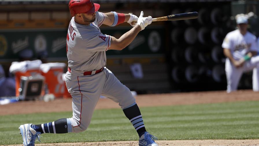 Angelinos vencen 2-1 a Azulejos; Albert Pujols de 3-2 
