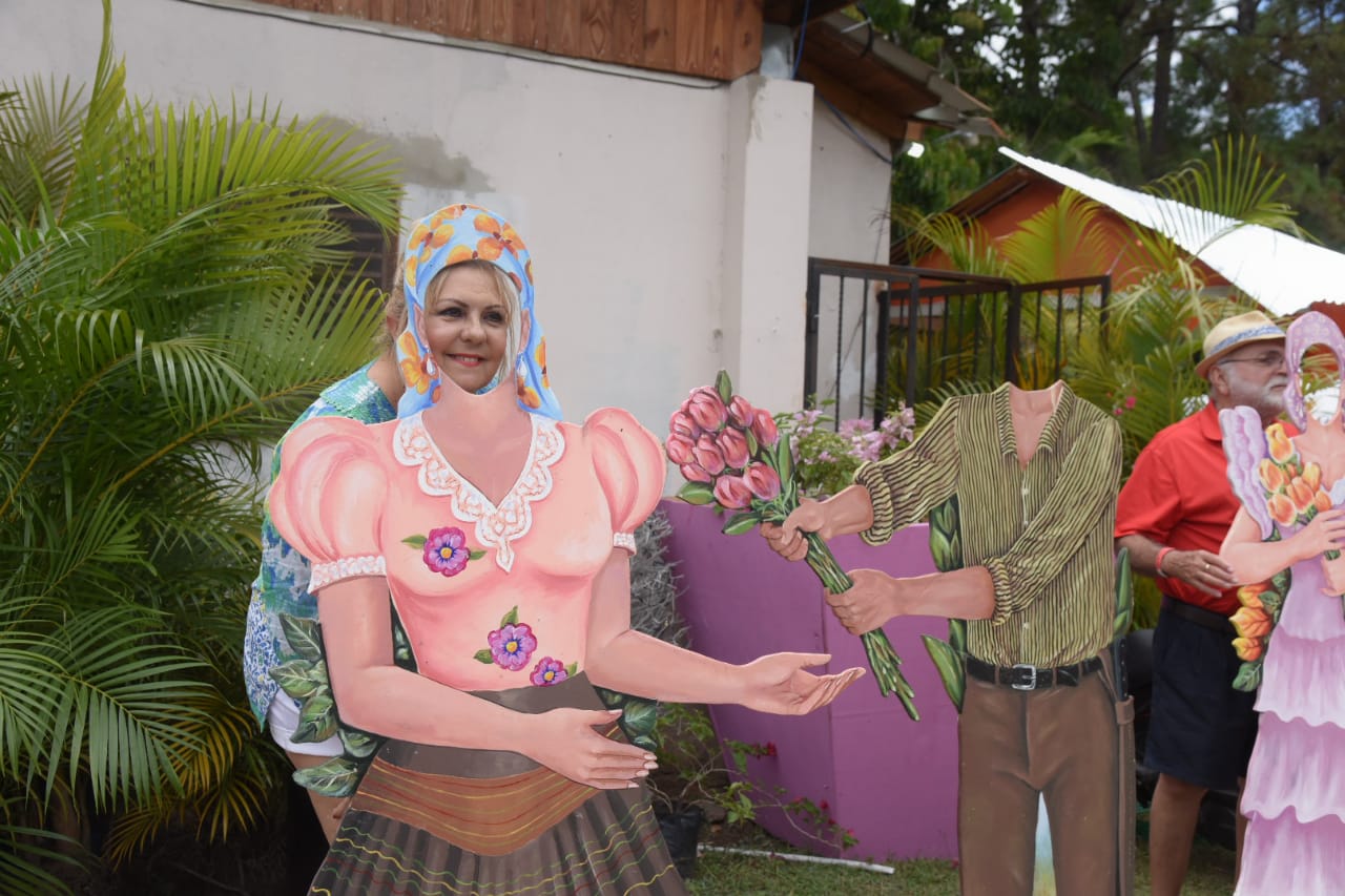 Miles de visitantes se dieron cita en el Festival de las Flores