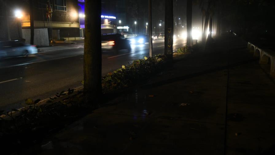 Falta de iluminación afecta  gran parte del Malecón