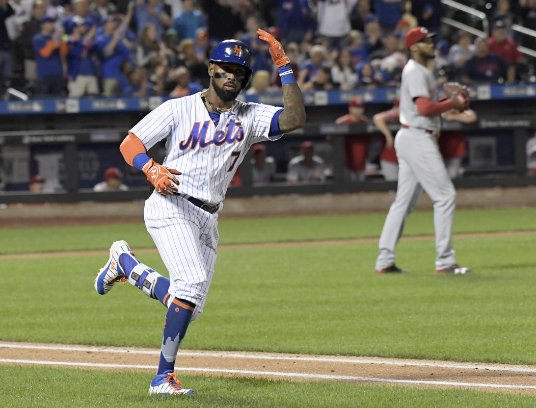 José fue suspendido por 52 partidos por violar la política de violencia doméstica de las Grandes Ligas en 2016.