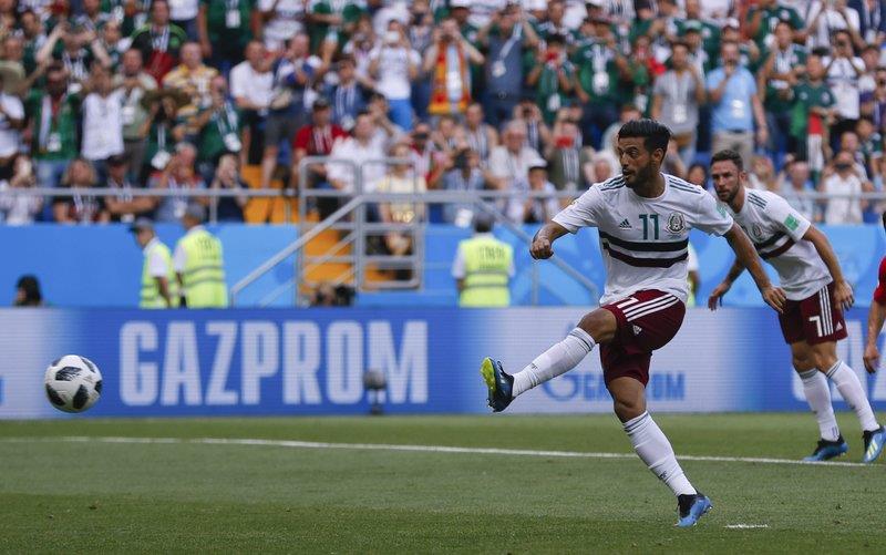 Carlos Vela dedica su primer gol en Mundial a su difunto abuelo
