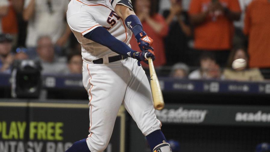 Correa define con hit en 12do inning para Astros ante Reales