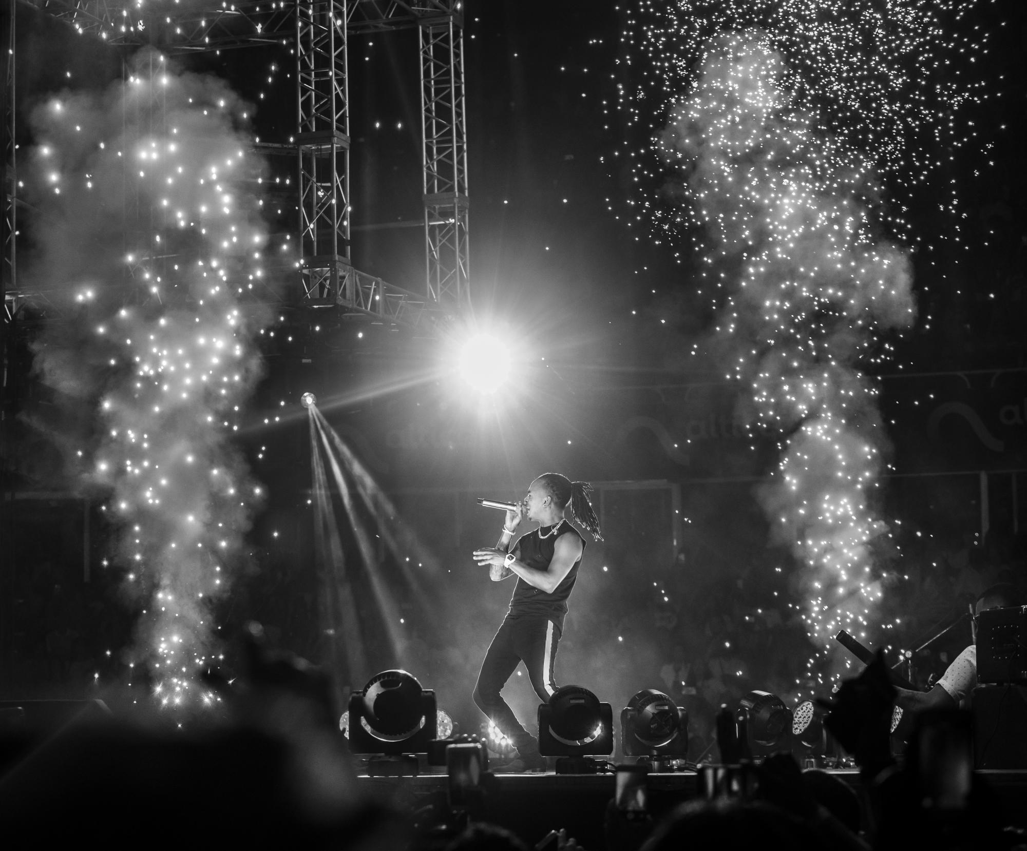 Una producción envidiable acompaño a Ozuna en su exitosa participación. 