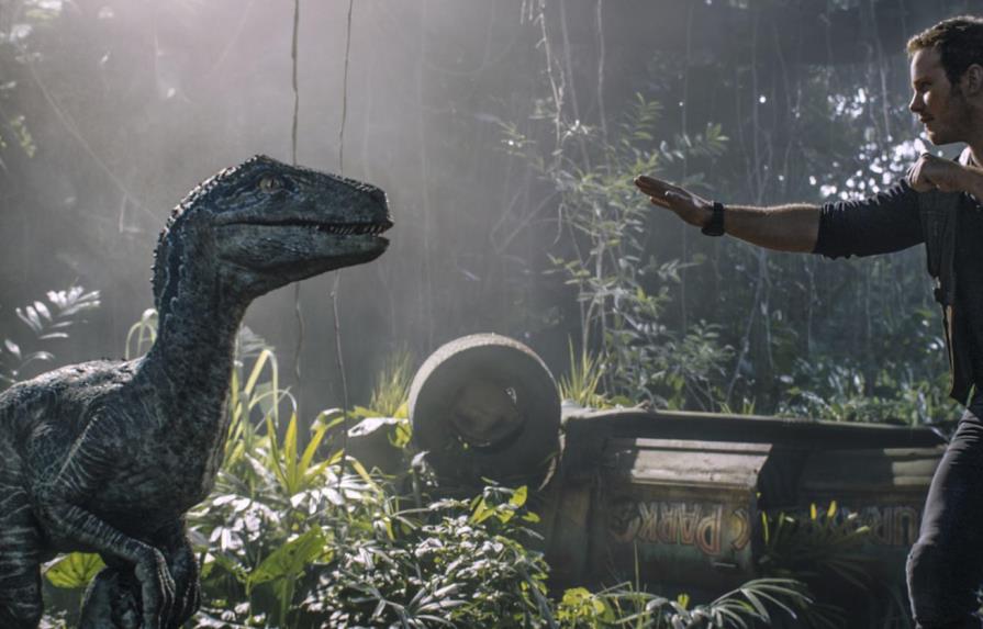 Secuela de “Jurassic World” debuta con 150 millones