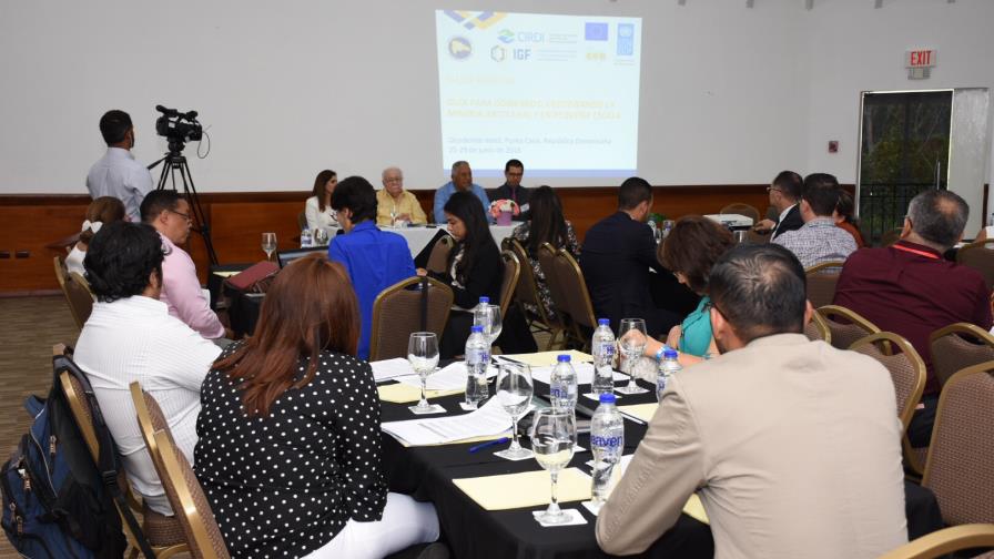 Las mujeres deben ser incorporadas a la cadena de valor de la minería artesanal, dice Antonio Isa Conde