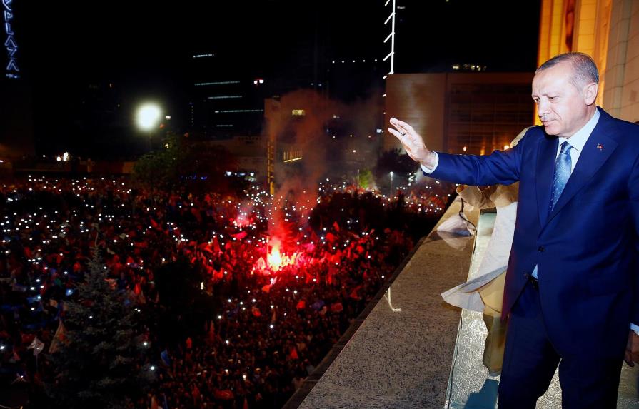 Turquía: Erdogan celebra su reelección y sus nuevos poderes