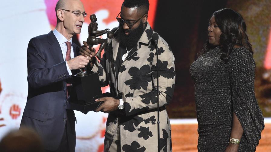 James Harden gana el Jugador Más Valioso de la NBA; Ben Simmons, Novato del Año