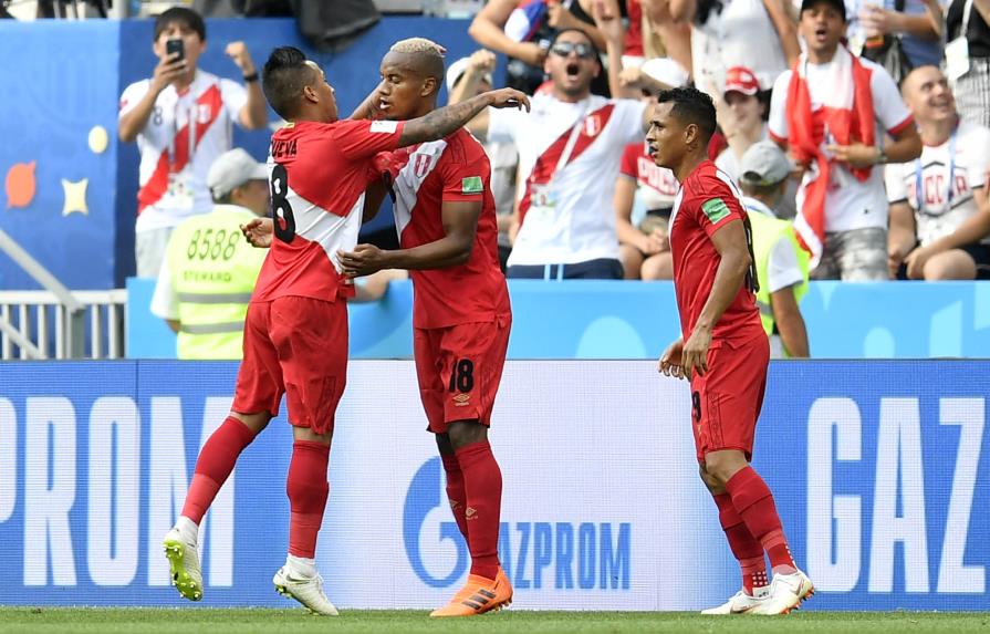 Perú se despide con triunfo 2-0 ante Australia, que queda eliminada