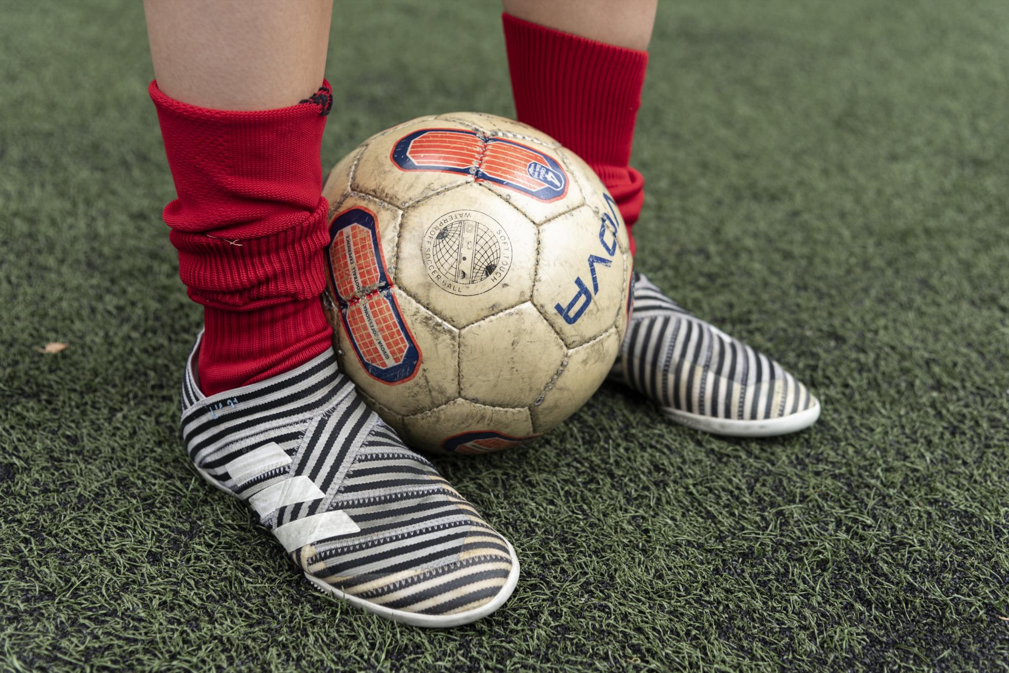 Lía demuestra su amor por el fútbol cada día. 