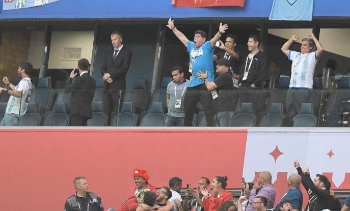 Maradona sufrió una “descompensación” al terminar partido que Argentina le ganó a Nigeria