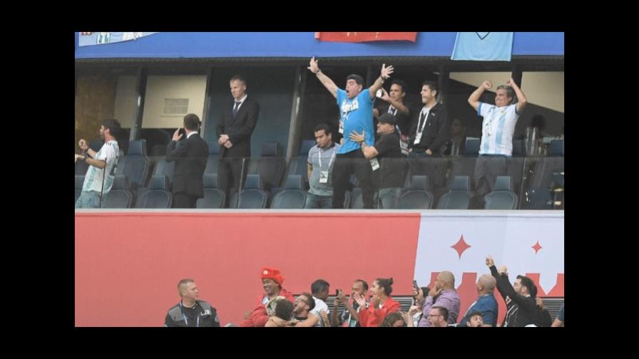 Maradona sufrió una “descompensación” al terminar partido que Argentina le ganó a Nigeria Maradona sufrió una “descompensación” al terminar partido que Argentina le ganó a Nigeria