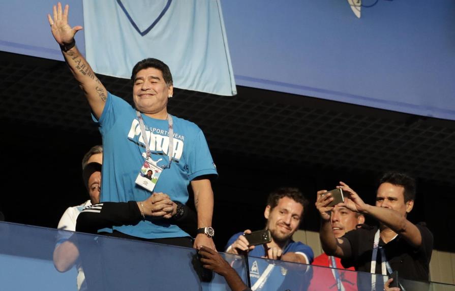 Hija de Maradona desmiente fallecimiento de su padre