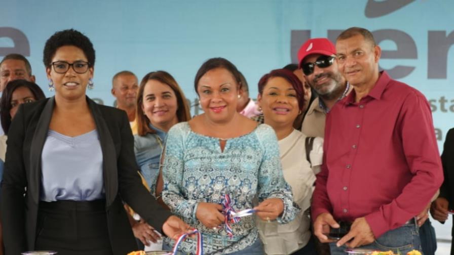 UERS inaugura obra de RD$7.1 millones en comunidad de Monte Plata
Unidad de Electrificación Rural inaugura obra de RD$7.1 millones en Monte Plata