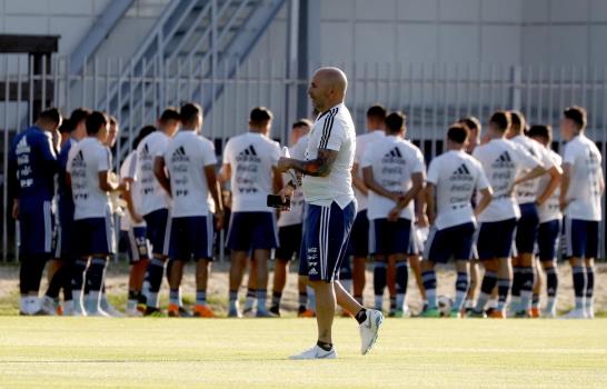 Con dudas, Argentina sobrevive a la debacle y va por Francia Con dudas, Argentina sobrevive a la debacle y va por Francia