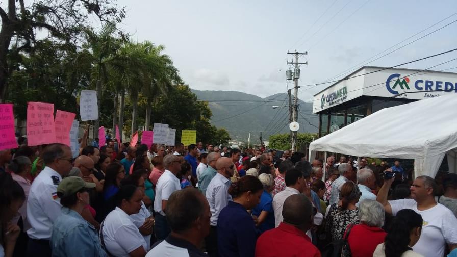 Comunitarios protestan en Jarabacoa en demandan de construcción de obras Comunitarios protestan en Jarabacoa en demandan de construcción de obras
