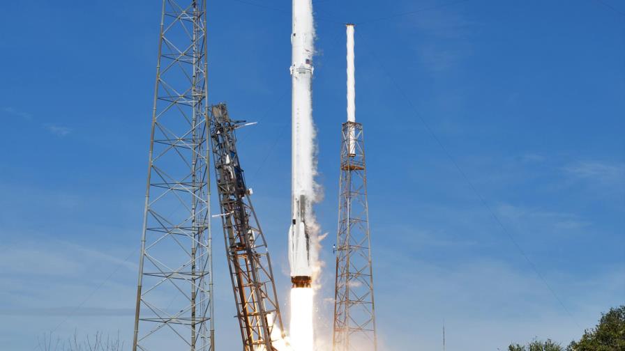 Los cohetes se abren paso a las puertas del espacio Los cohetes se abren paso a las puertas del espacio