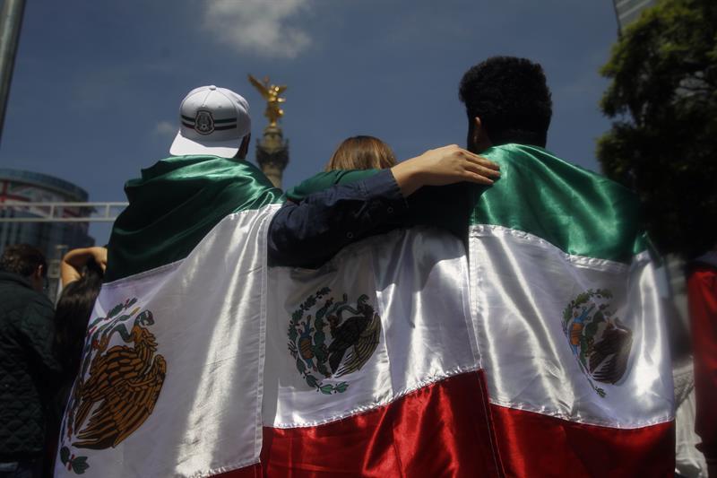La cometa que suspendió el vuelo en Zócalo; tras derrota de México 