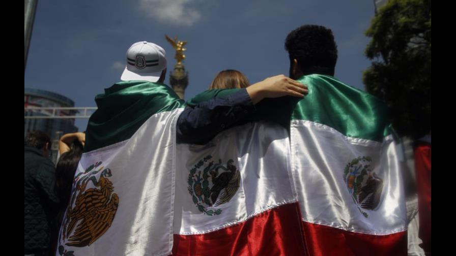 La cometa que suspendió el vuelo en Zócalo; tras derrota de México La cometa que suspendió el vuelo en Zócalo; tras derrota de México