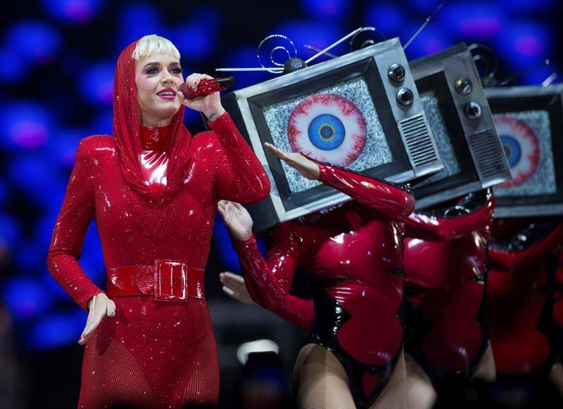 Katy Perry deslumbra en Barcelona con un concierto espectacular y excesivo
