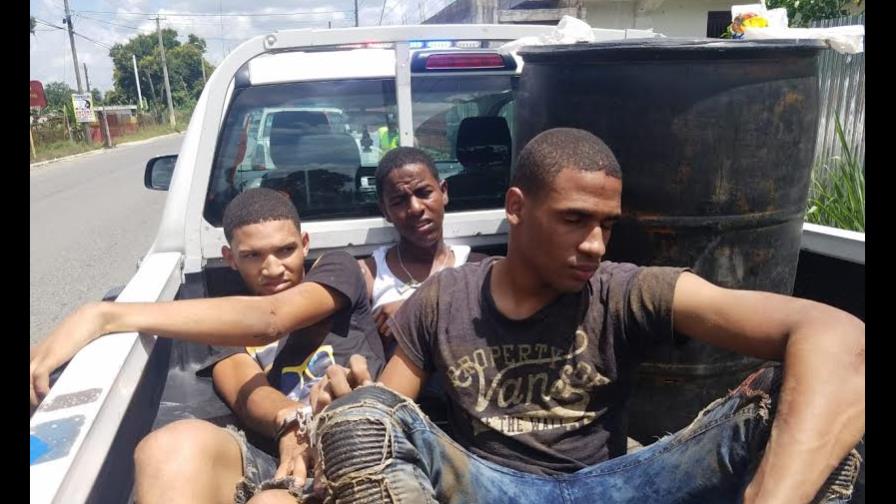 Patrulla de MOPC arresta por accidente a banda de delincuentes