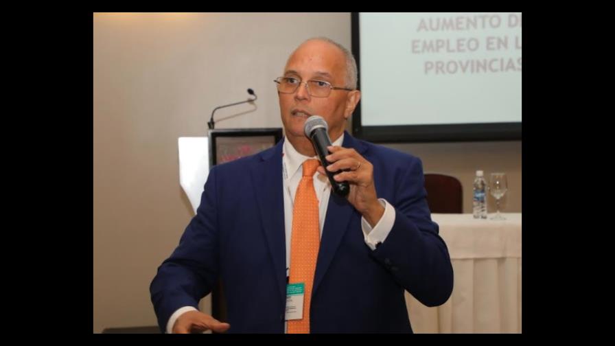 Director CNE dice RD cuenta con condiciones favorable para inversión en energía renovable