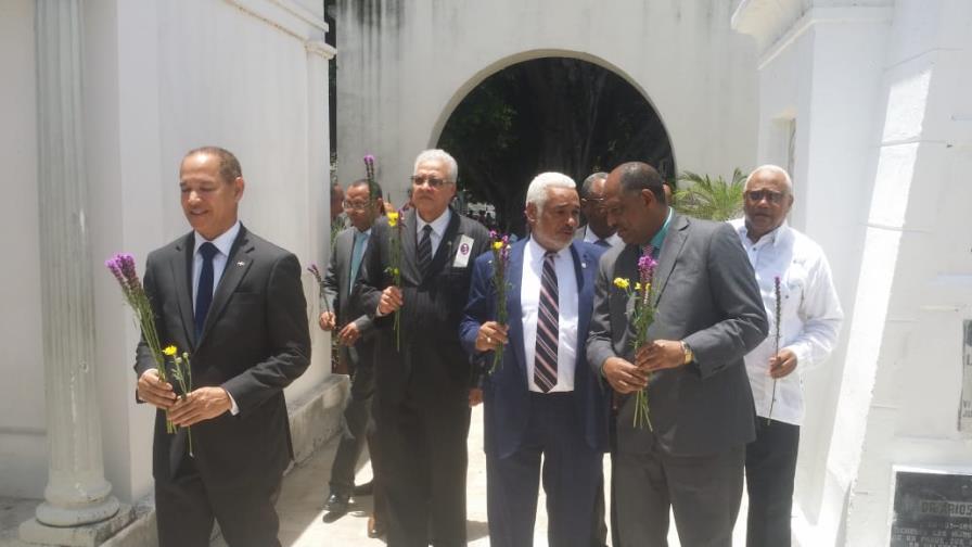 Conmemoran en La Vega natalicio de Juan Bosch