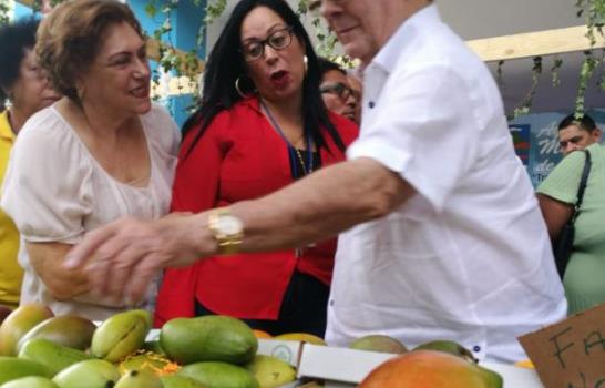 Hipólito Mejía visita la Feria de Mango de Baní Hipólito Mejía visita la Feria de Mango de Baní